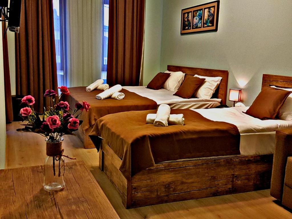 Трехместный (Трехместный номер с террасой) отеля Hotel Holiday Villa, Тбилиси