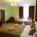 Четырехместный (Четырехместный номер с террасой), Hotel Holiday Villa