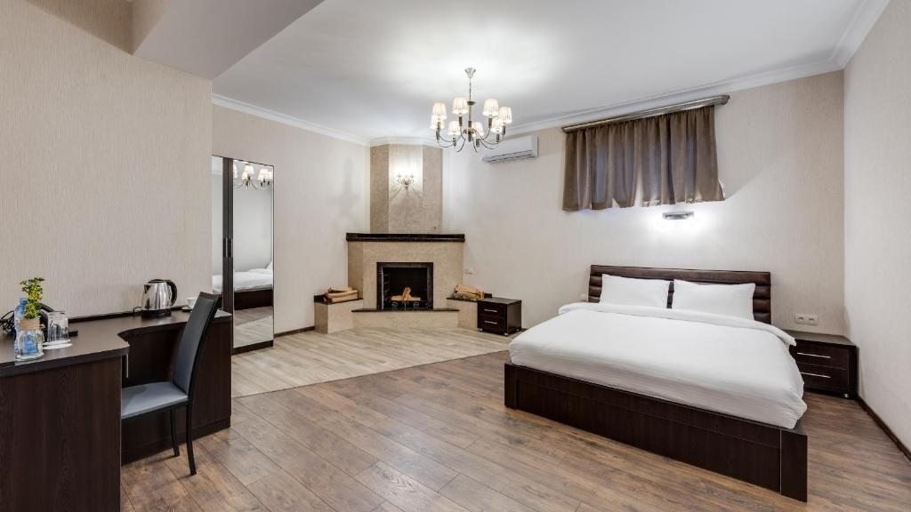 Двухместный (Улучшенный двухместный номер с 1 кроватью) отеля Siberia Hotel, Тбилиси