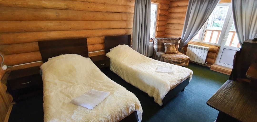 Двухместный (Двухместный номер с 2 отдельными кроватями и балконом) гостевого дома ТЕРСКОЛ КОТТЕДЖ