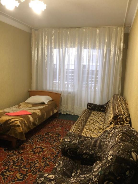 Трехместный (Улучшенный трехместный номер) отеля Мини-отель Чыран Чегет, Терскол