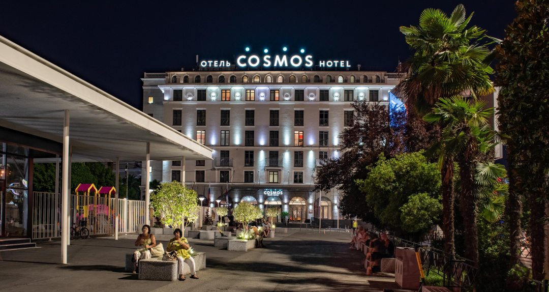 Территория гостиницы Cosmos 4*, Сочи. Гостиница Cosmos Sochi Hotel