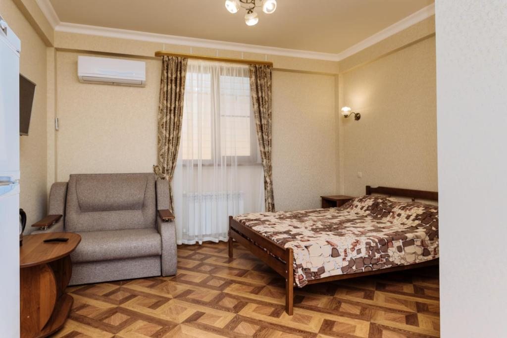 Двухместный (Большой двухместный номер с 1 кроватью) гостевого дома Черное Море Сочи