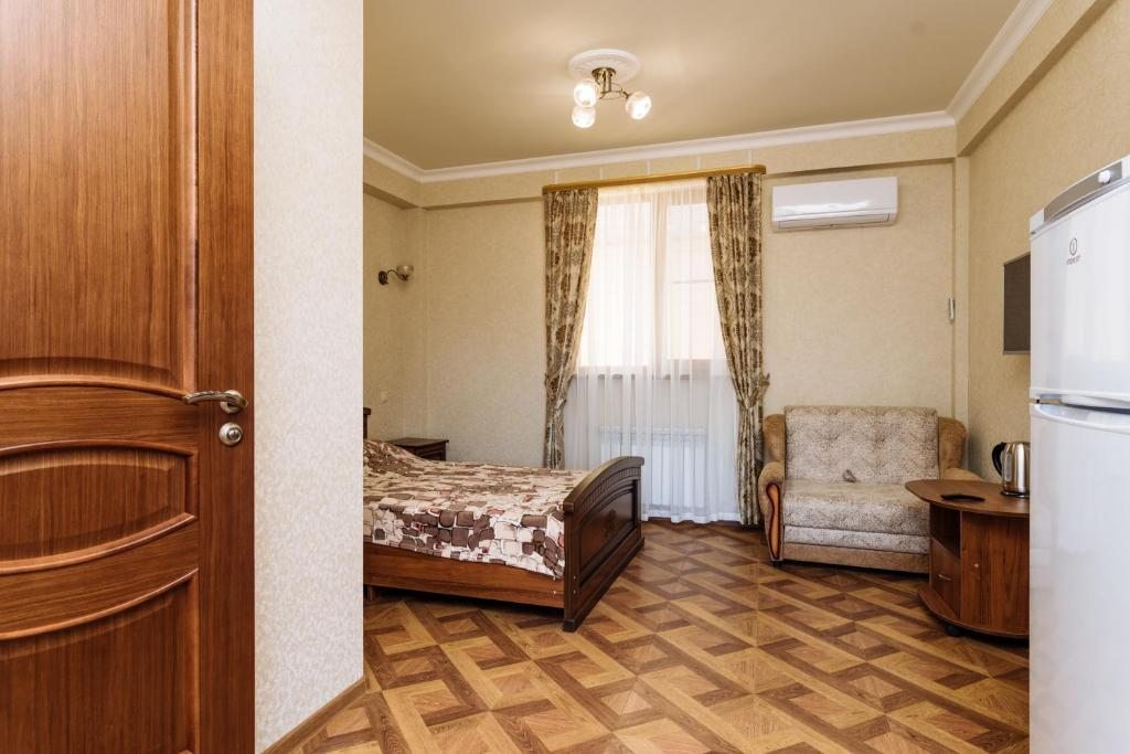 Двухместный (Большой двухместный номер с 1 кроватью) гостевого дома Черное Море Сочи
