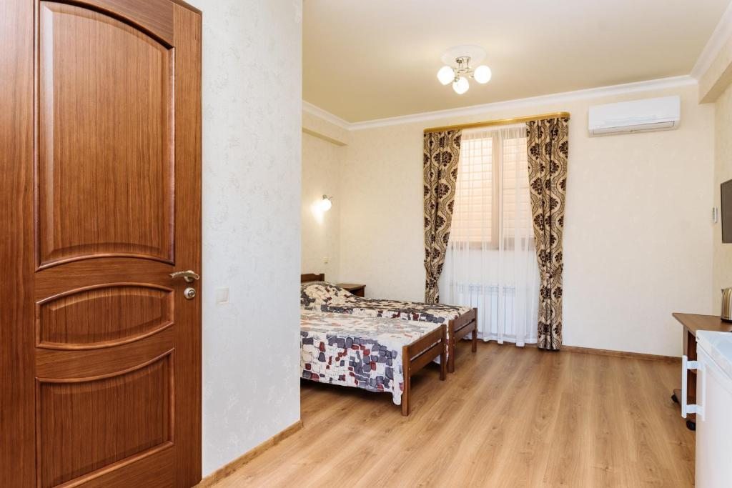 Двухместный (Двухместный номер с 2 отдельными кроватями) гостевого дома Черное Море Сочи