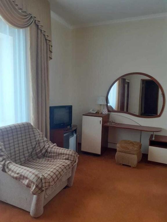 Двухместный (Двухместный номер с 2 отдельными кроватями и балконом) курортного отеля GenriX II, Сочи