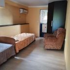 Трехместный (Трехместный номер с ванной комнатой), Гостевой дом У Катюши