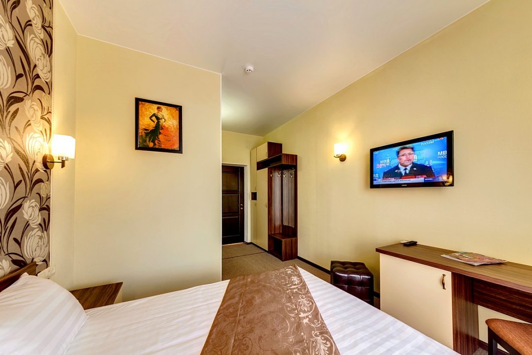 Двухместный (Стандартный двухместный номер с двухспальной кроватью на 1 этаже) гостевого дома Сальвадор Holiday Hotel & Auqa-zone, Геленджик
