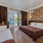 Трехместный (Полулюкс), Гостевой дом Сальвадор Holiday & Auqa-zone