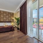 Трехместный (Полулюкс), Гостевой дом Сальвадор Holiday & Auqa-zone