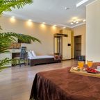 Трехместный (Полулюкс), Гостевой дом Сальвадор Holiday & Auqa-zone