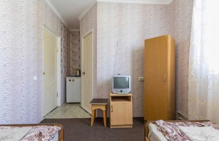 Двухместный (Двухместный номер с 2 отдельными кроватями и ванной комнатой) гостевого дома Вояж, Сочи