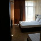 Трехместный (Улучшенный трехместный номер с видом на море), ЛооВегас