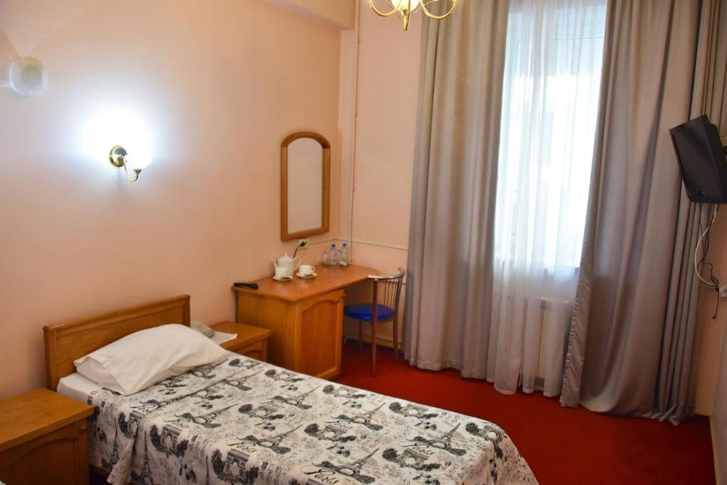 Двухместный (Стандартный двухместный номер с 1 кроватью или 2 отдельными кроватями и балконом) отеля Мирит, Сочи