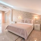 Апартаменты (Апартаменты Элит 2-х комн. 105 м с кухней с террасой от 2-х до 4-х мест (5 этаж)), Бутик-Отель Демфил