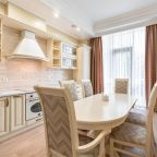 Апартаменты (Апартаменты Элит 3-х комн. 130 м с кухней с террасой от 2-х до 6-ти мест (2 этаж)), Бутик-Отель Демфил