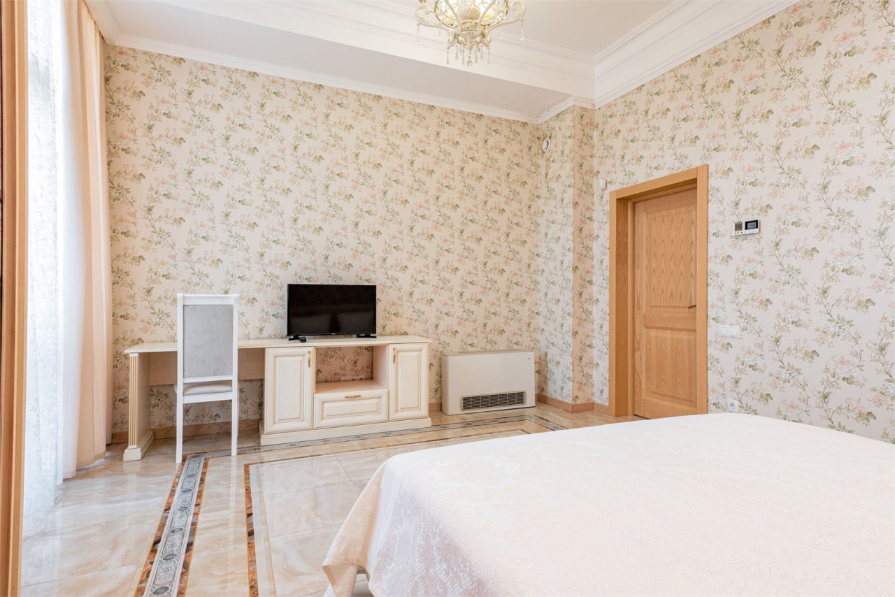 Апартаменты (Апартаменты Элит 3-х комн. 130 м с кухней с террасой от 2-х до 6-ти мест (2 этаж)), Бутик-Отель Демфил