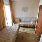 Трехместный (Трехместный номер с балконом и видом на горы), На Хвойной