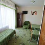 Пятиместный (Четырехместный номер с доп. местом с балконом и видом на море), На Хвойной