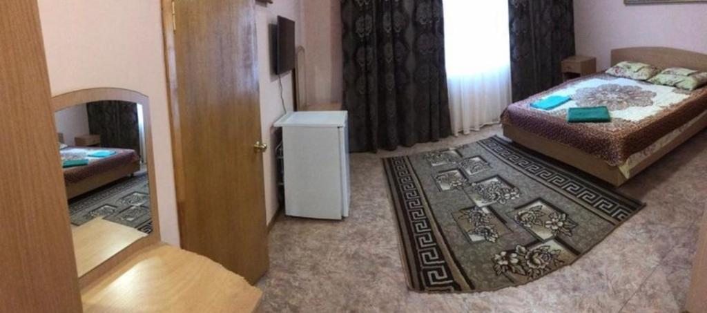 Двухместный (Двухместный номер с 1 кроватью и балконом) гостевого дома Снежанна, Лазаревское