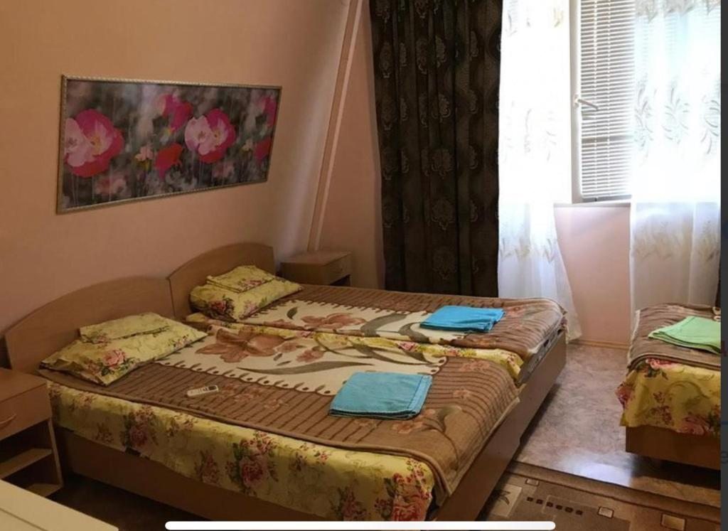 Двухместный (Двухместный номер с 2 двуспальными кроватями) гостевого дома Снежанна, Лазаревское