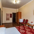 Четырехместный (Двухкомнатный номер "Эконом" тариф "Оздоровительная путёвка"), Санаторий Русь