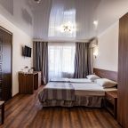 Четырехместный (Двухкомнатный номер "Стандарт" тариф "Оздоровительная путёвка"), Санаторий Русь