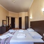 Четырехместный (Двухкомнатный номер "Комфорт" тариф "Путёвка с лечением"), Санаторий Русь