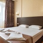 Четырехместный (Двухкомнатный номер "Комфорт" тариф "Путёвка с лечением"), Санаторий Русь