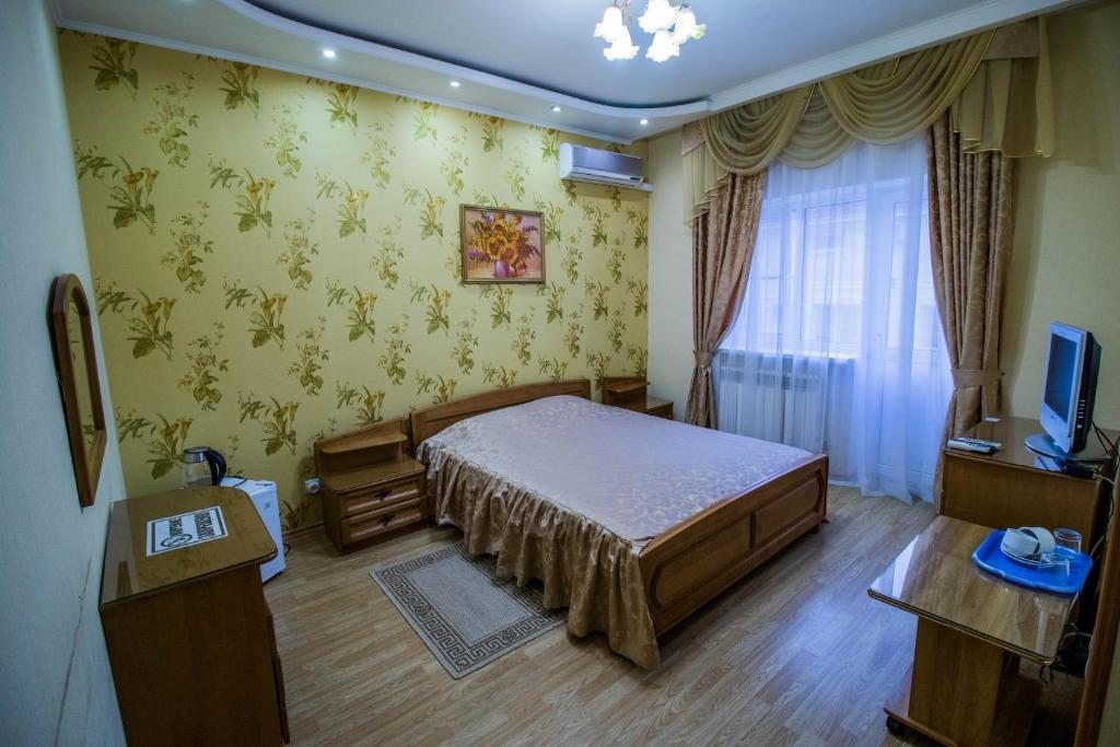 Двухместный (Стандартный двухместный номер с 1 кроватью) гостиницы Москва, Геленджик