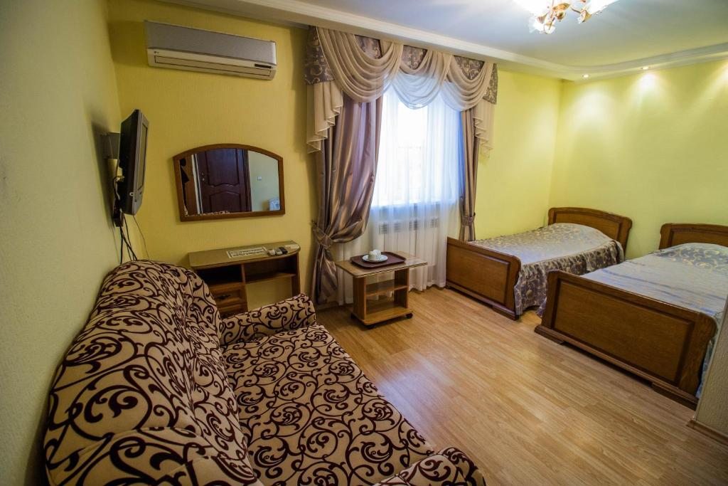 Двухместный (Стандартный двухместный номер с 2 отдельными кроватями) гостиницы Москва, Геленджик