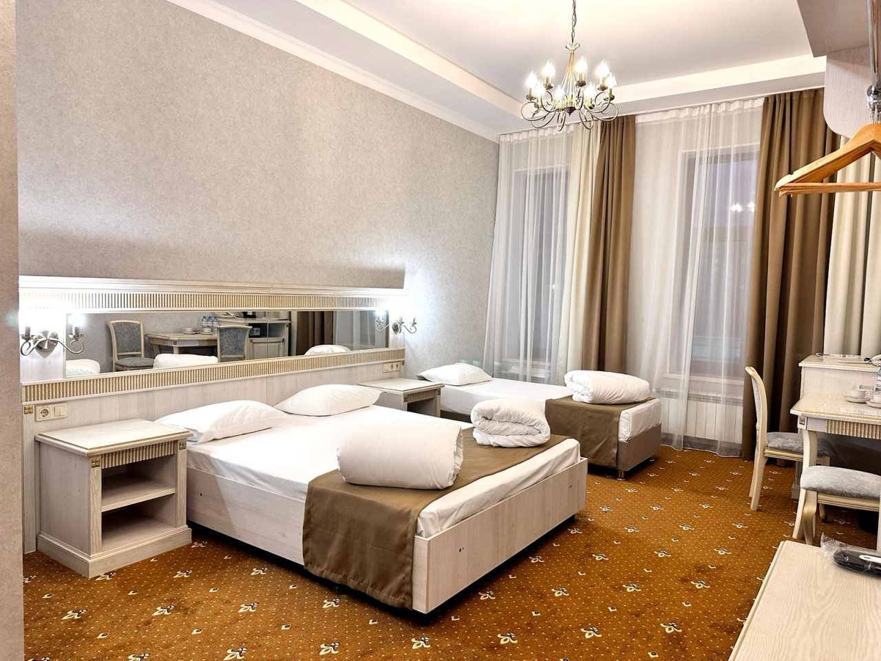 Трёхместный и более (Стандартный трехместный номер) отеля Троя, Краснодар