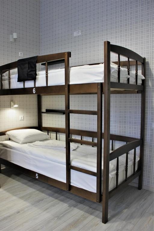 Шестиместный Мужской (Спальное место на двухъярусной кровати в общем 6-местной комнате для мужчин) хостела O'Key Home, Ростов-на-Дону