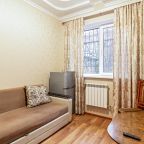 Полулюкс (Двухкомнатный с двуспальной кроватью и диваном на 1 этаже), Гостиница Ника