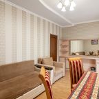 Люкс (С 2-мя спальнями и балконом на сосны), Гостиница Ника
