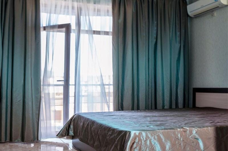 Двухместный (Двухместный номер Делюкс с 1 кроватью и балконом, вид на море) отеля Ривьера, Геленджик