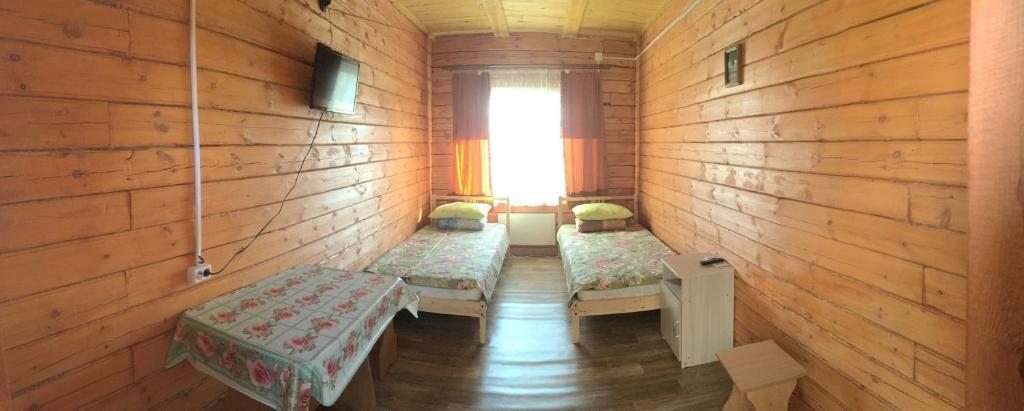Двухместный (Двухместный номер с 2 отдельными кроватями) гостевого дома Тункинский источник, Жемчуг