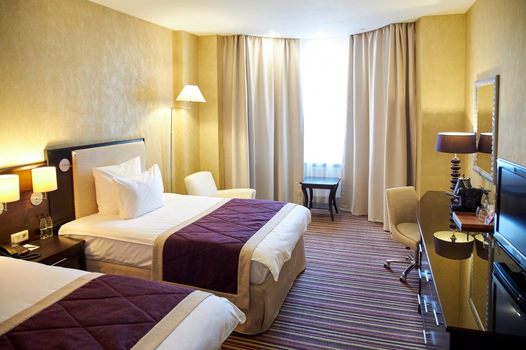 Двухместный (Стандарт с двумя кроватями Queen size  с балконом | Вид на Неву) отеля River Palace Hotel, Санкт-Петербург