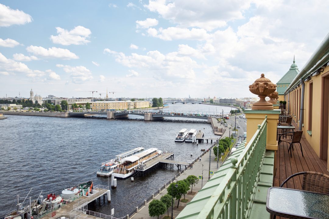 Вид на реку, River Palace Hotel