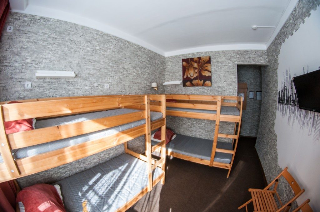 Четырехместный (Койко-место в общем номере, С собственной ванной) хостела Хабаровск B&B на Амурском