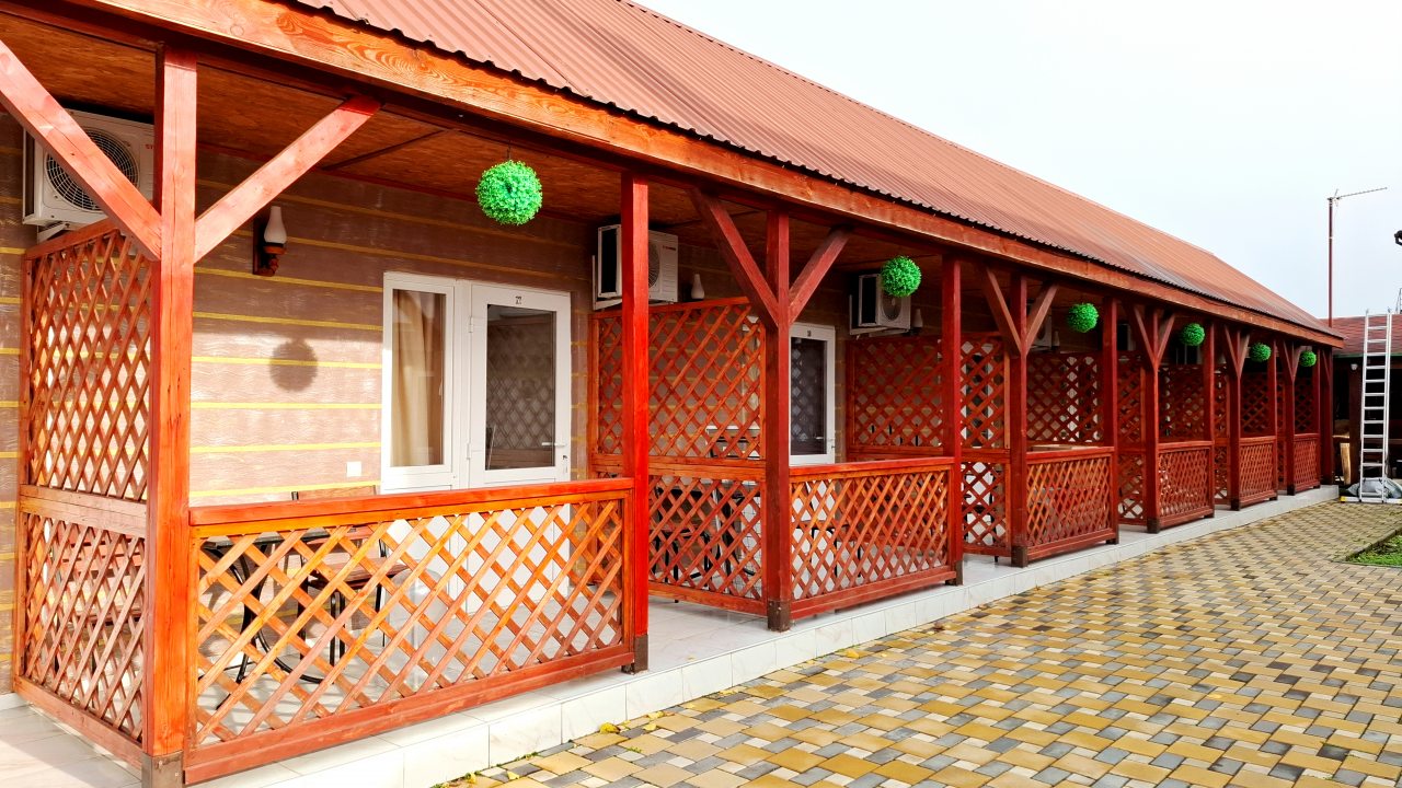 Трехместный номер с отдельным входом и небольшой террасой