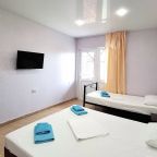 Трехместный номер с отдельным входом и небольшой террасой