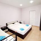 Трехместный номер с отдельным входом и небольшой террасой