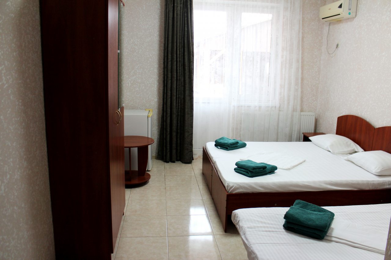 Небольшой уютный четырехместный номер с террасой