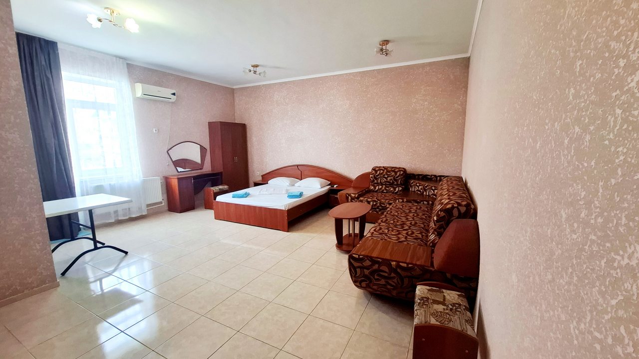 Большой просторный номер с балконом