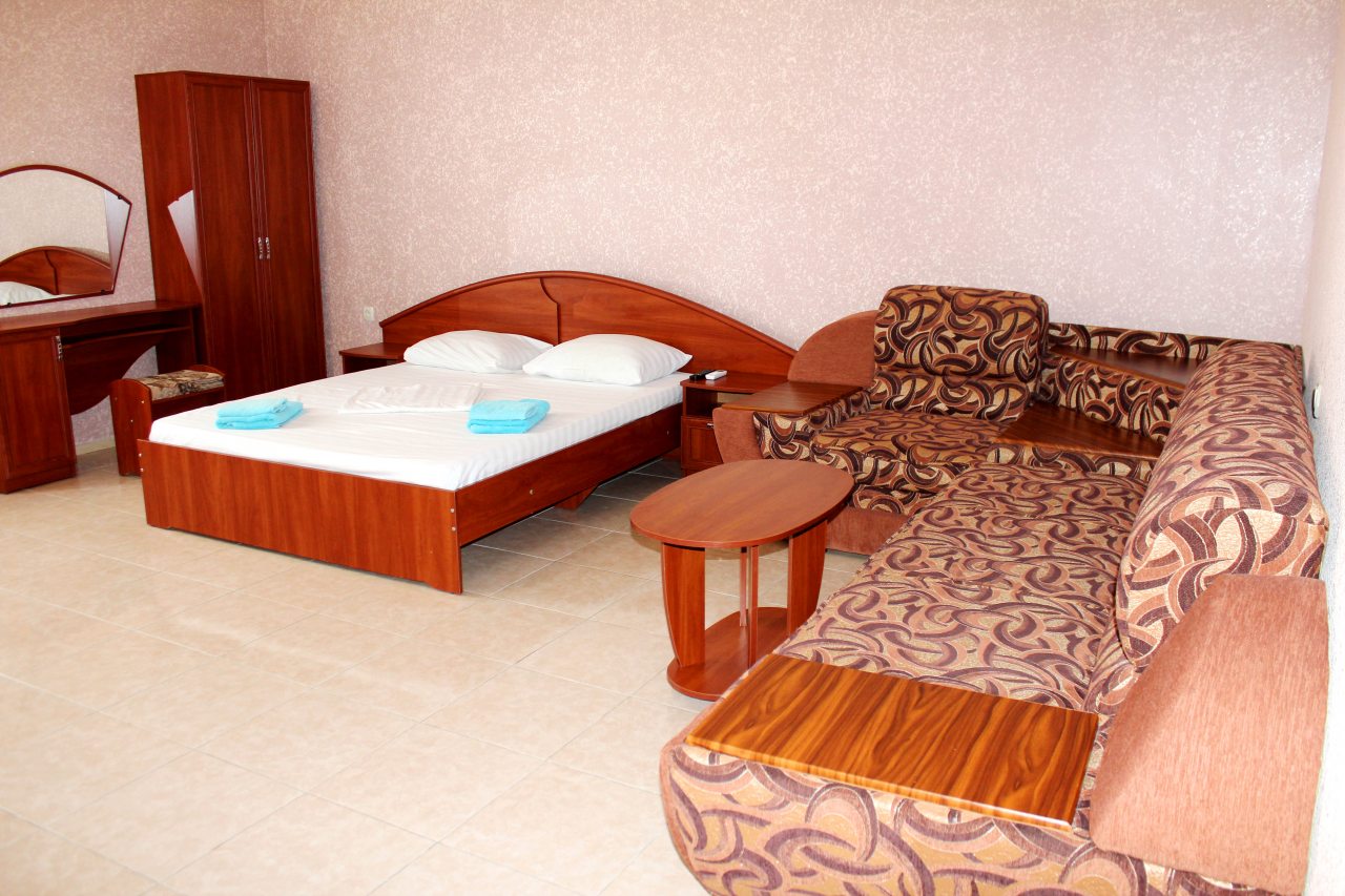 Большой просторный номер с балконом