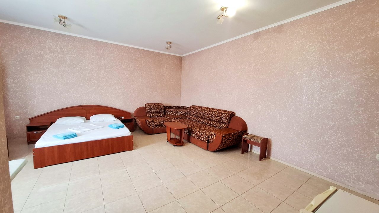 Четырехместный просторный номер с балконом