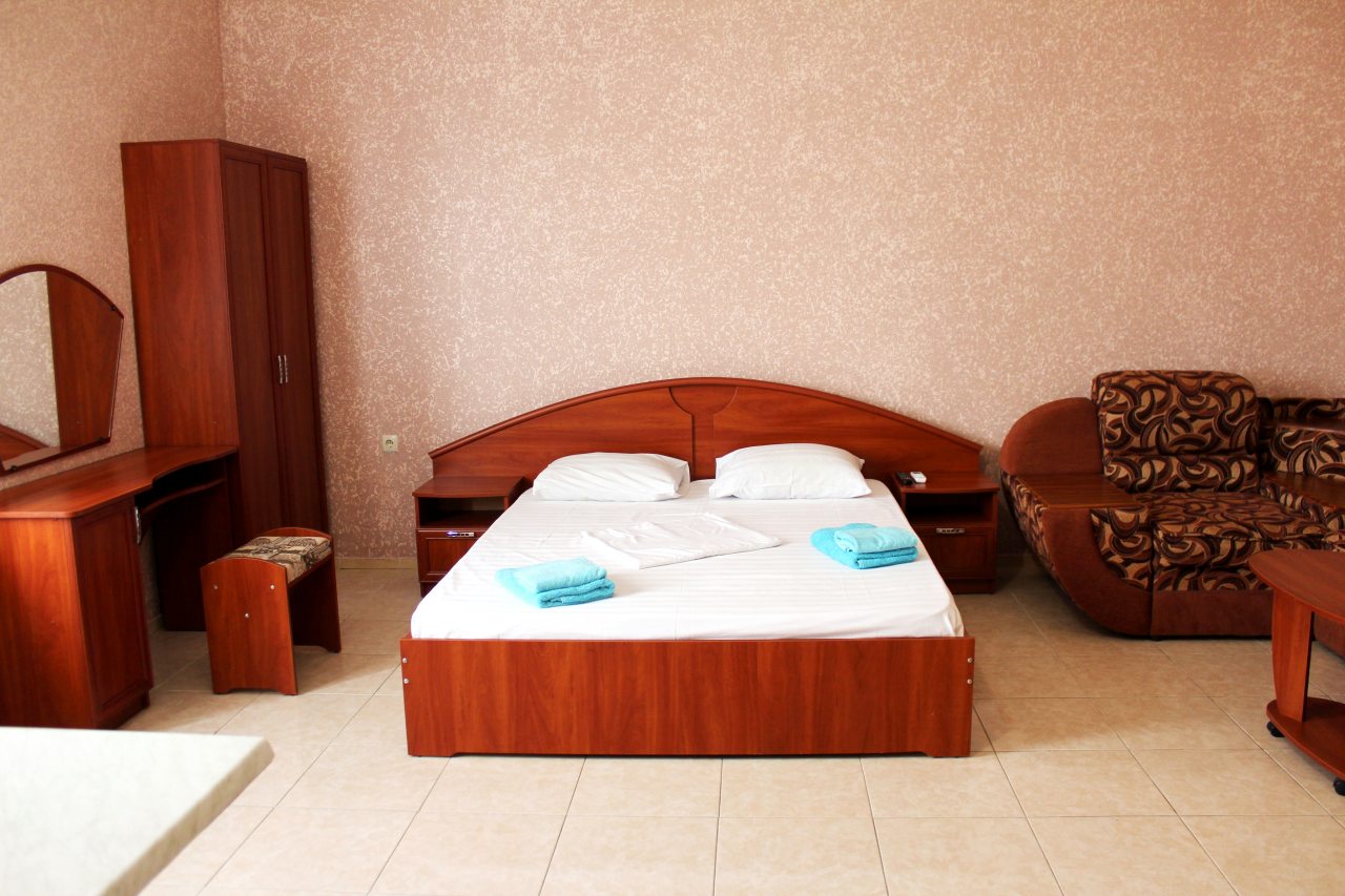 Четырехместный просторный номер с балконом