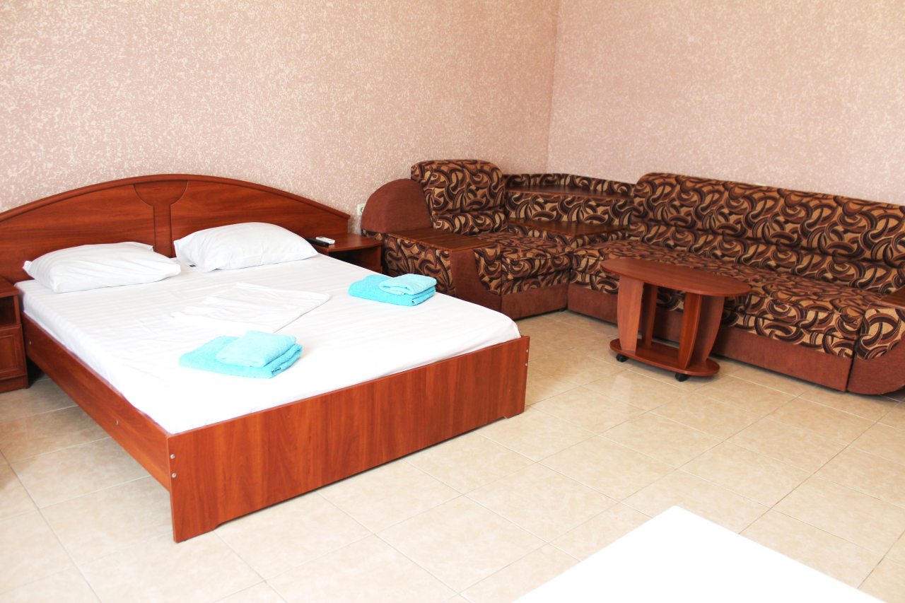 Четырехместный просторный номер с балконом