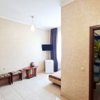 Просторный и светлый двухкомнатный номер с балконом